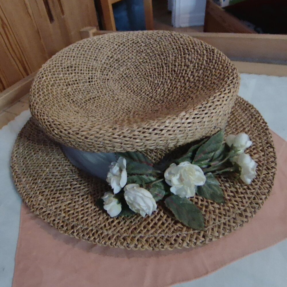 Vintage Fits Natural Woven Straw Sun Hat with White Roses & Ribbon